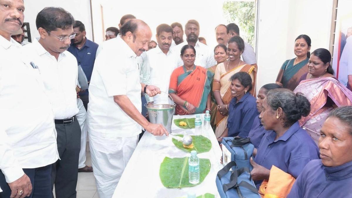 Tamil Nadu Minister launches free meal scheme for Cuddalore Corporation sanitation workers