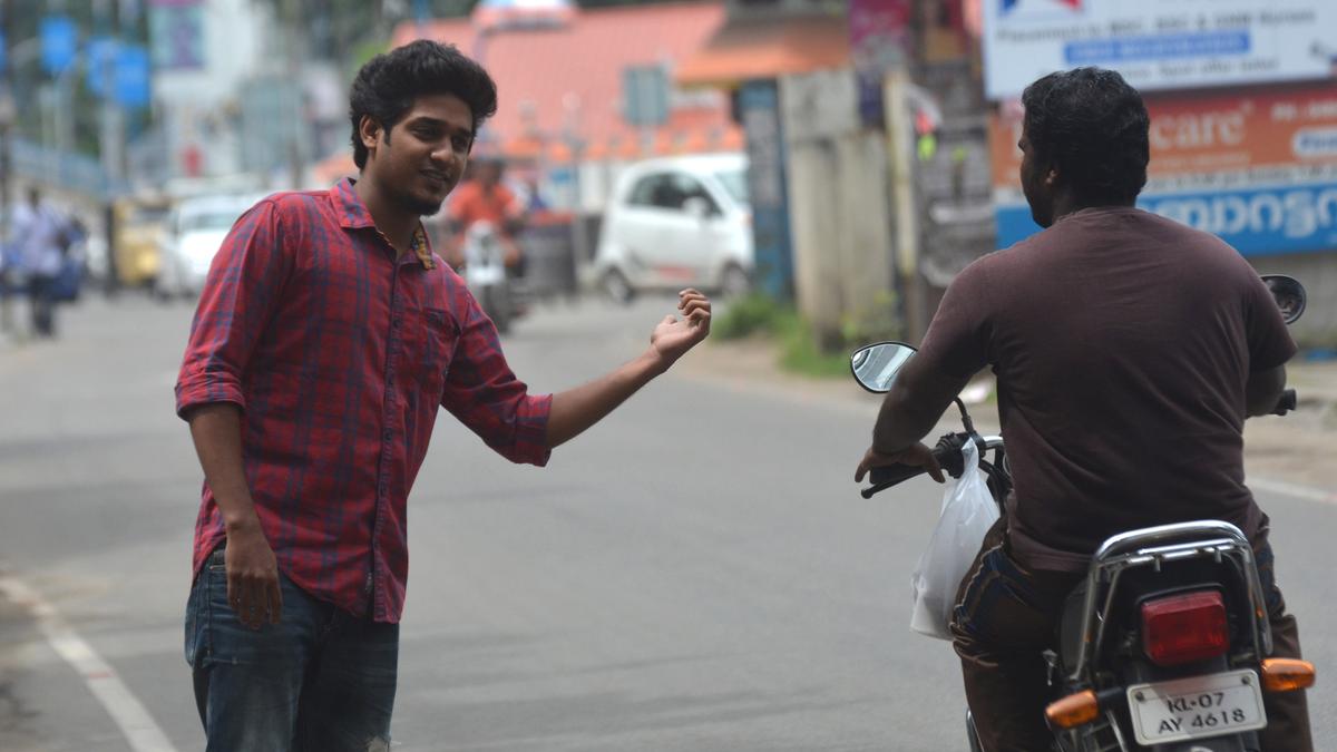 Students flout safety norms seeking free lift from motorcycle riders in Kerala’s Kozhikode