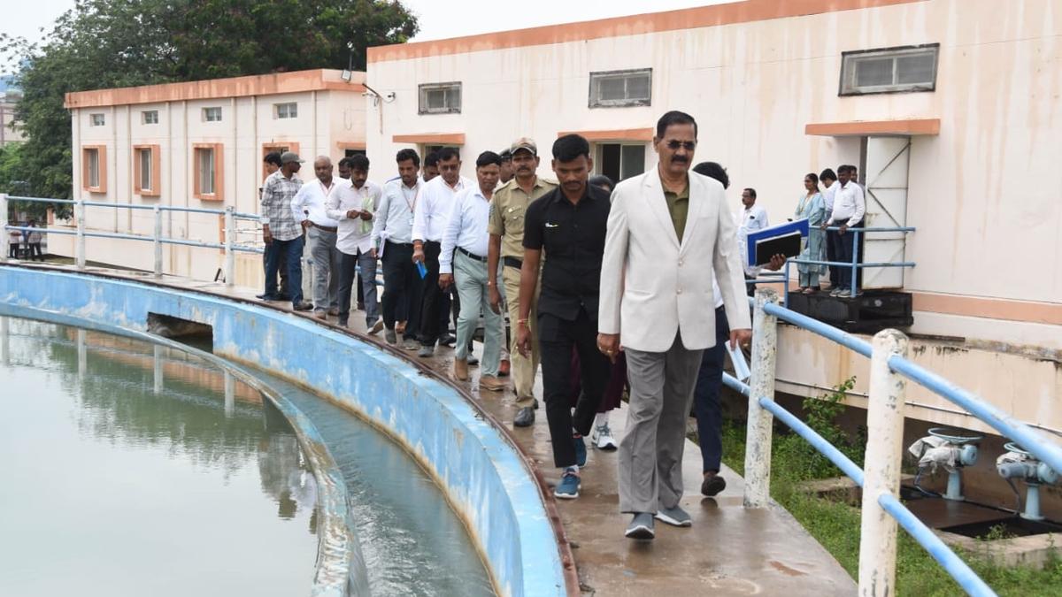 Upa Lokayukta continues surprise visit to govt establishments in Raichur district