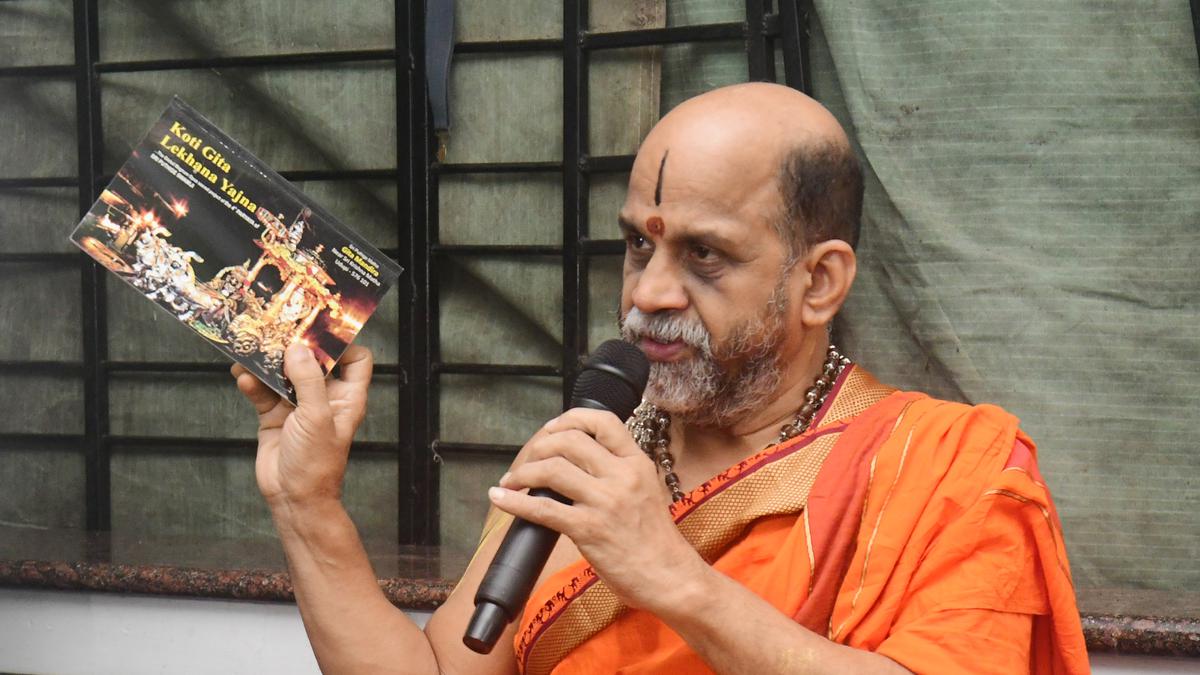 Dawn-to-dusk Gita recitation among five key projects to be launched during Paryaya: Puthige Mutt seer