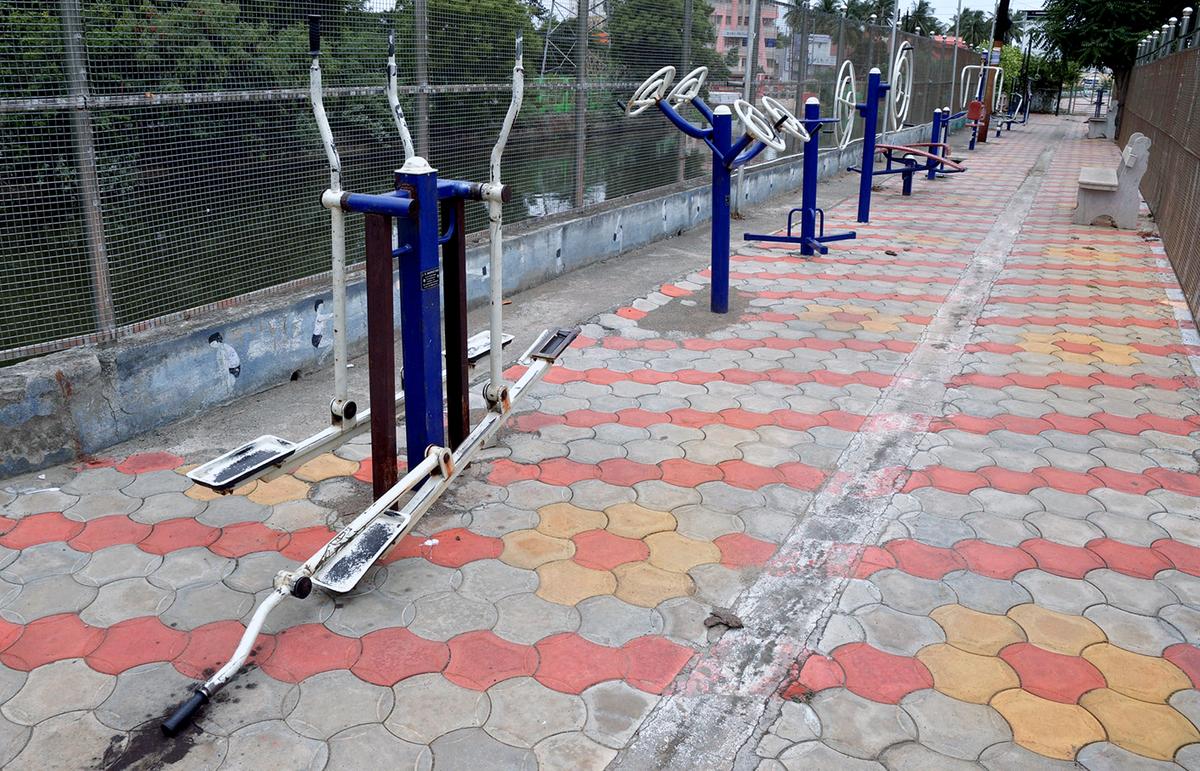 Outdoor gyms need better maintenance
