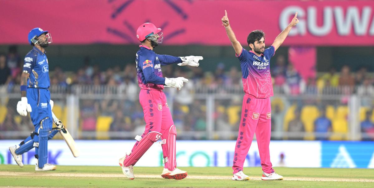 बिश्नोई सर्वश्रेष्ठ गेंदबाजों में से एक थे।