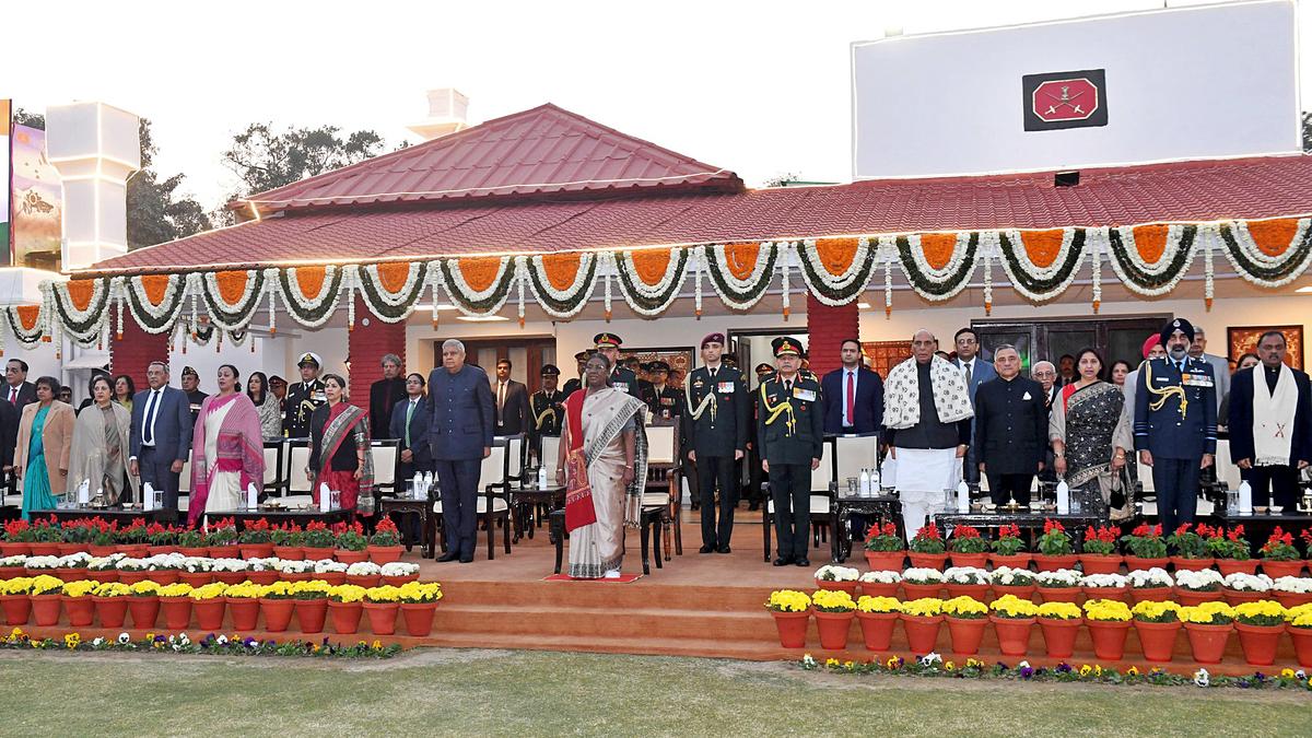 Vijay Diwas: President Murmu, PM Modi pay homage to soldiers of 1971 ...