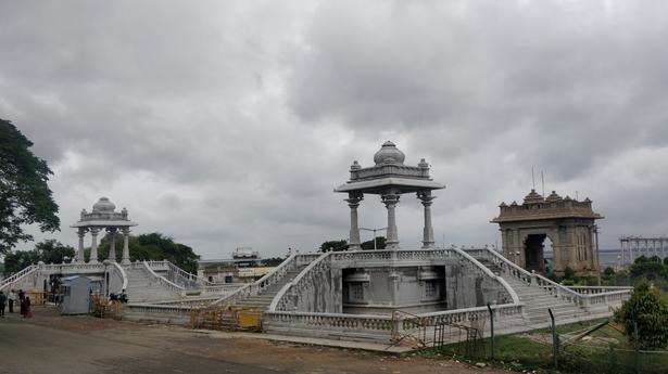 Mantapas ready at KRS for Wadiyar, Visvesvaraya statues