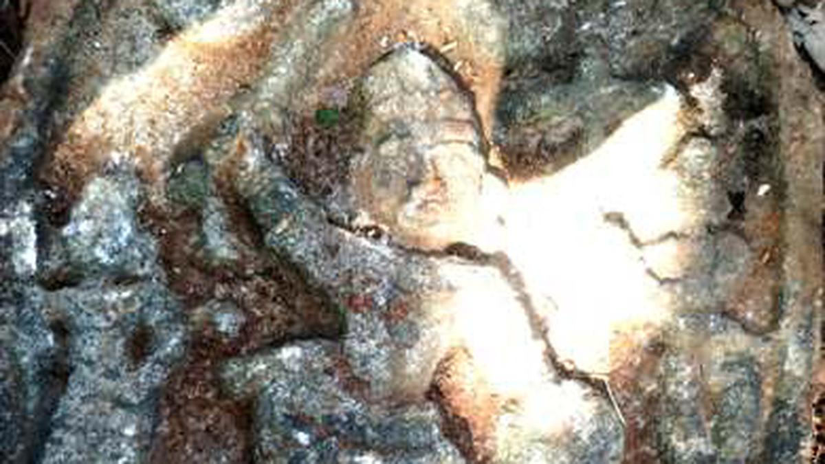 Hero stone from 15th-16th century found near Kundapur