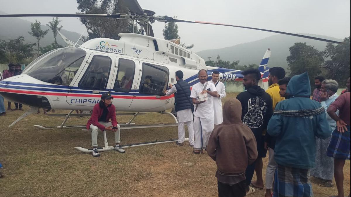 Helicopter carrying Art of Living founder Sri Sri Ravi Shankar makes emergency landing in Erode’s Kadambur Hills
