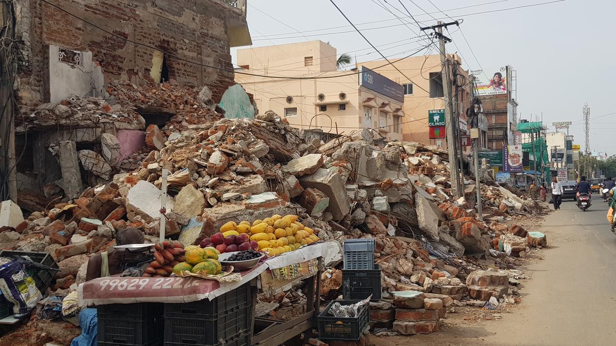 Widening of ECR from Thiruvanmiyur to Akkarai picks up pace 