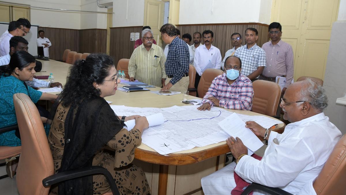 Officers directed to hand over 1,000 acres in a month to Mega Textile Park in Kalaburagi