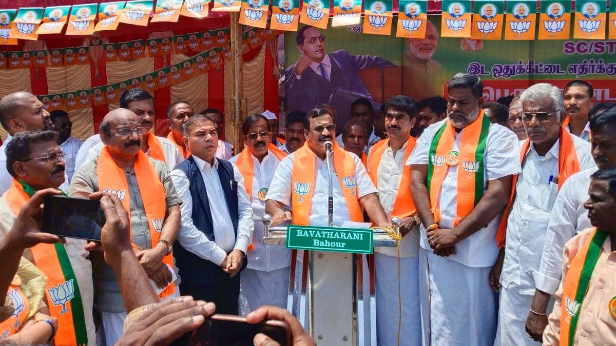 BJP workers stage protest against Rahul Gandhi for his remarks on reservation