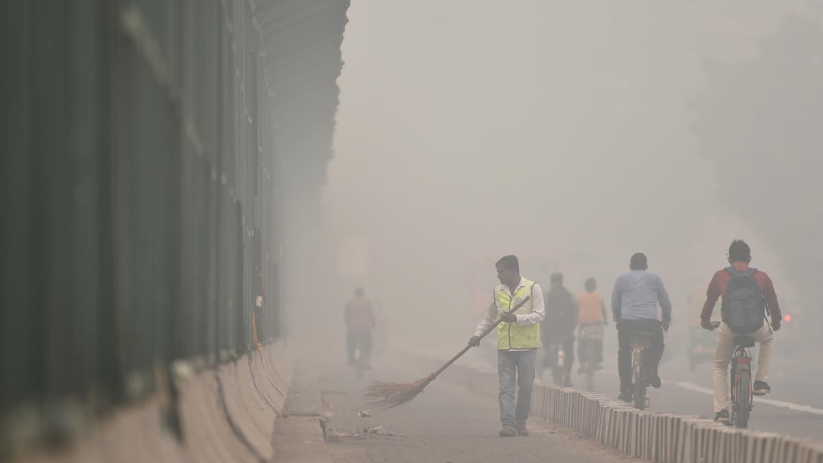 Delhi enveloped in "hazardous" air, authorities bans construction activities and entry of diesel trucks