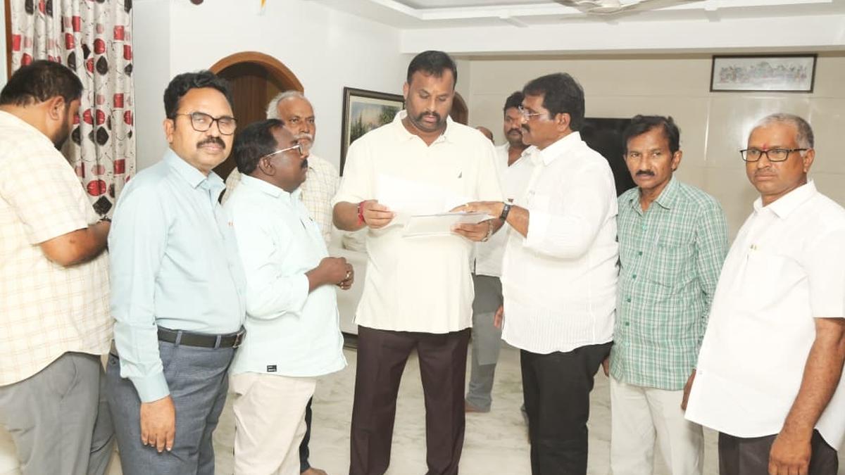 Transport employees’ union urges Minister to solve pending promotion issues