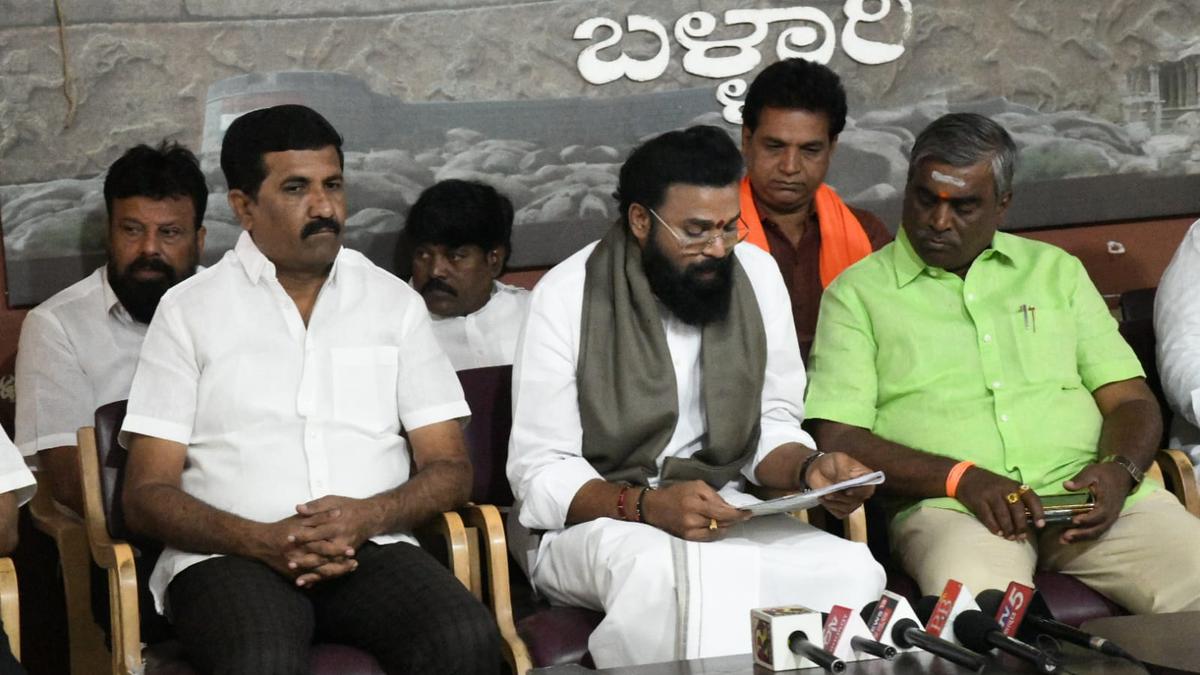 Congress leaders keeping flowers on their ears is a publicity stunt, says Sriramulu