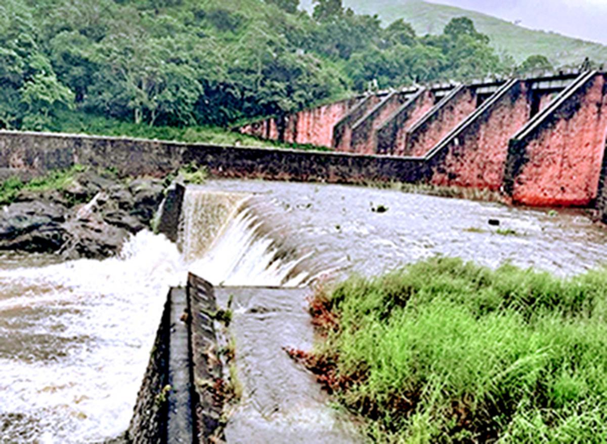 Water level in Mullaperiyar dam stands at 135.35 ft.