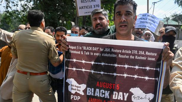 J&K police joins Union Ministers in marking third anniversary of Article 370 revocation 