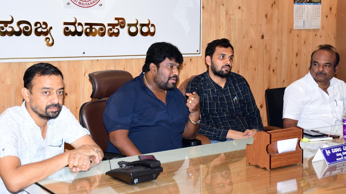 Mayor, Corporation Commissioner chair emergency meeting on L&T work on 24 x 7 drinking water project in Kalaburagi