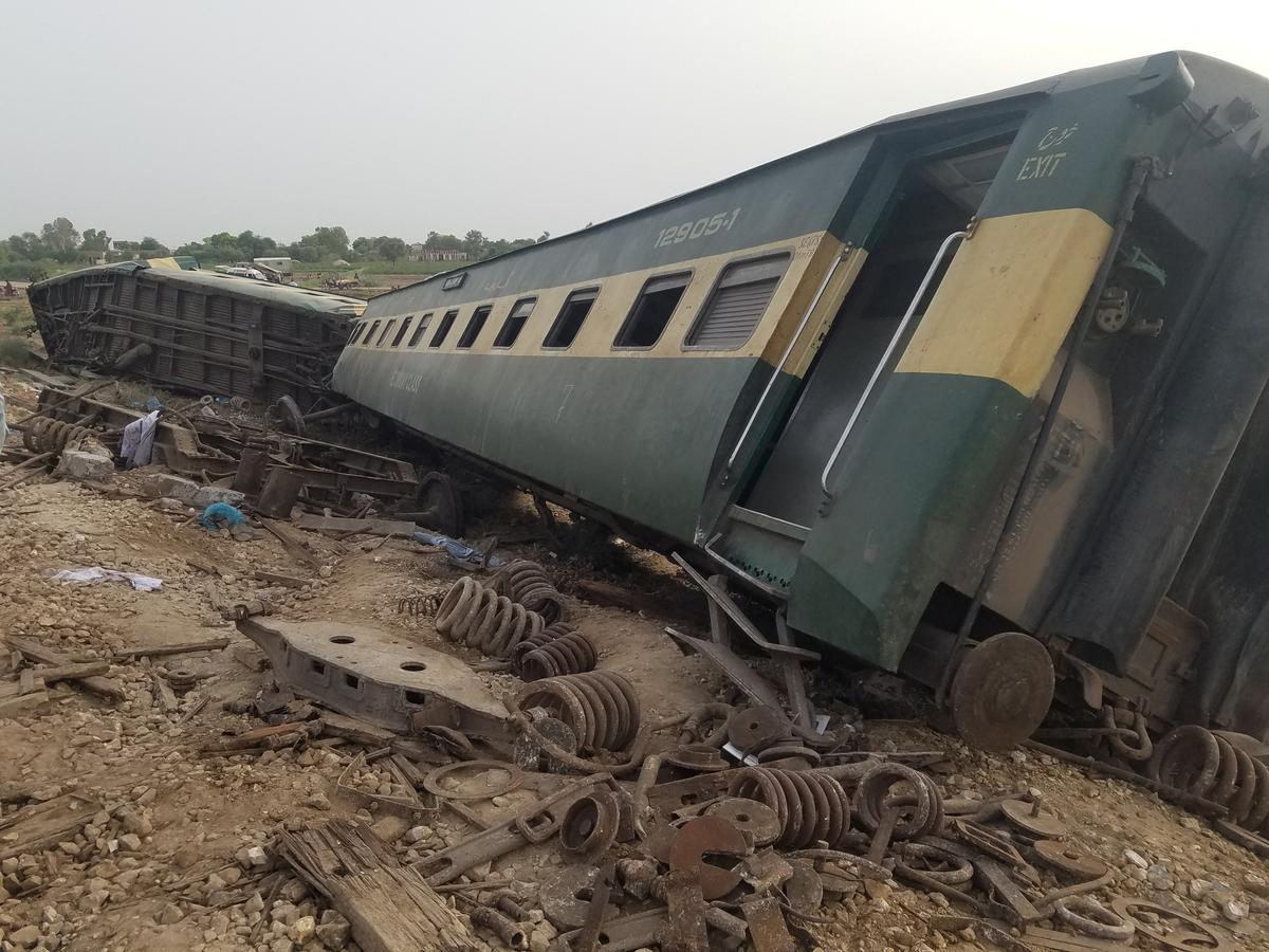 Missing fishplates, damaged track caused train derailment in Pakistan:  report - The Hindu