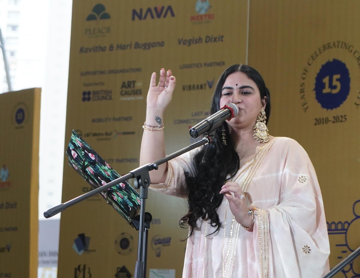 Poet Priya Malik performing at the finale of the Hyderabad Literary Festival.
 