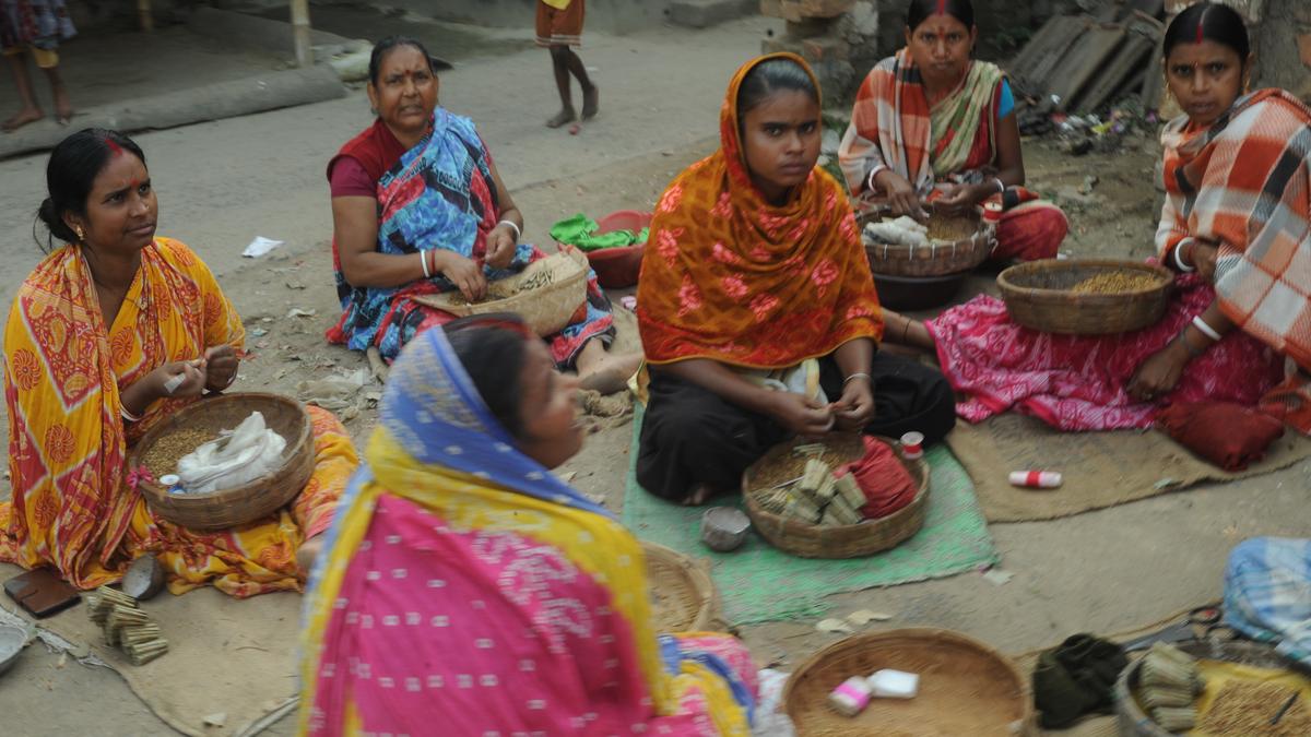 Dusk descends on the beedi rollers of Murshidabad
Premium