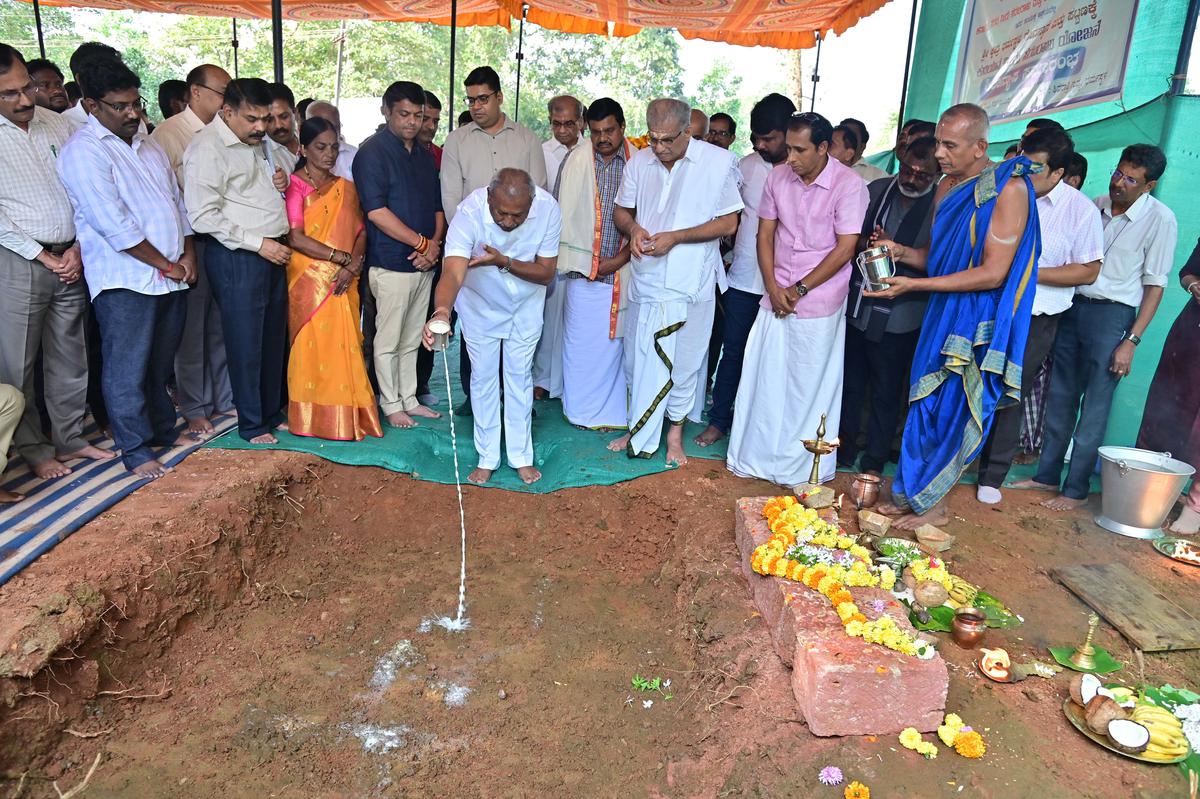 Minister lays foundation stone for Rs. 17.6 crore drinking water project for Dharmasthala
