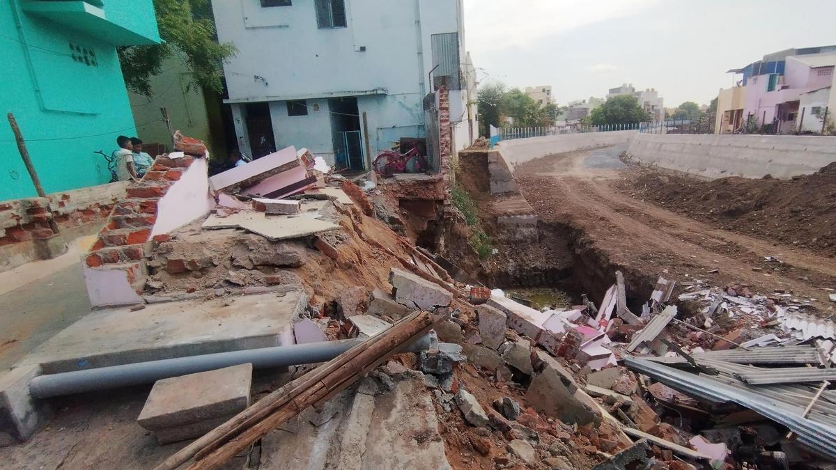 House abutting Panthalakudi channel in Sellur collapsed