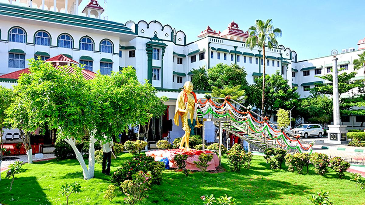 Form board of trustees for Tiruchendur temple in four months: HC