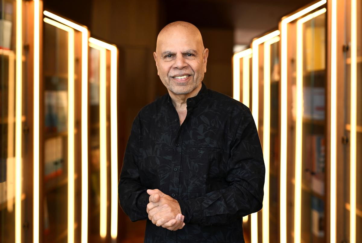 एक मंदिर उत्सव में थाविल की ध्वनि सुनने के बाद रमेश शोथम उसकी ओर आकर्षित हो गए। 