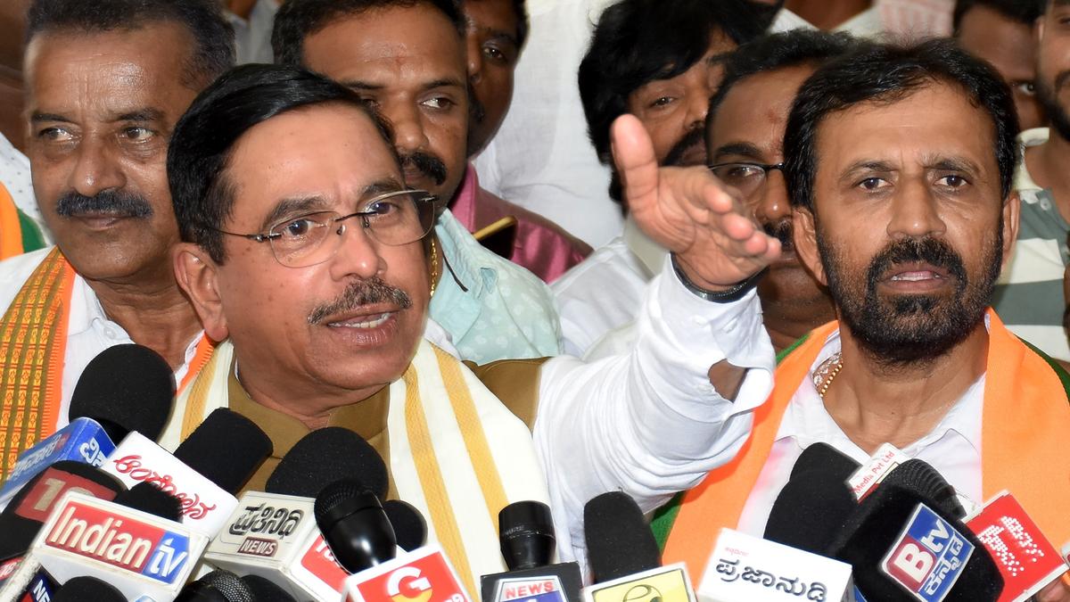 IPL stampede: Pralhad Joshi seeks resignation of DKS