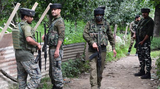 Militant killed, security personnel injured in Shopian encounter