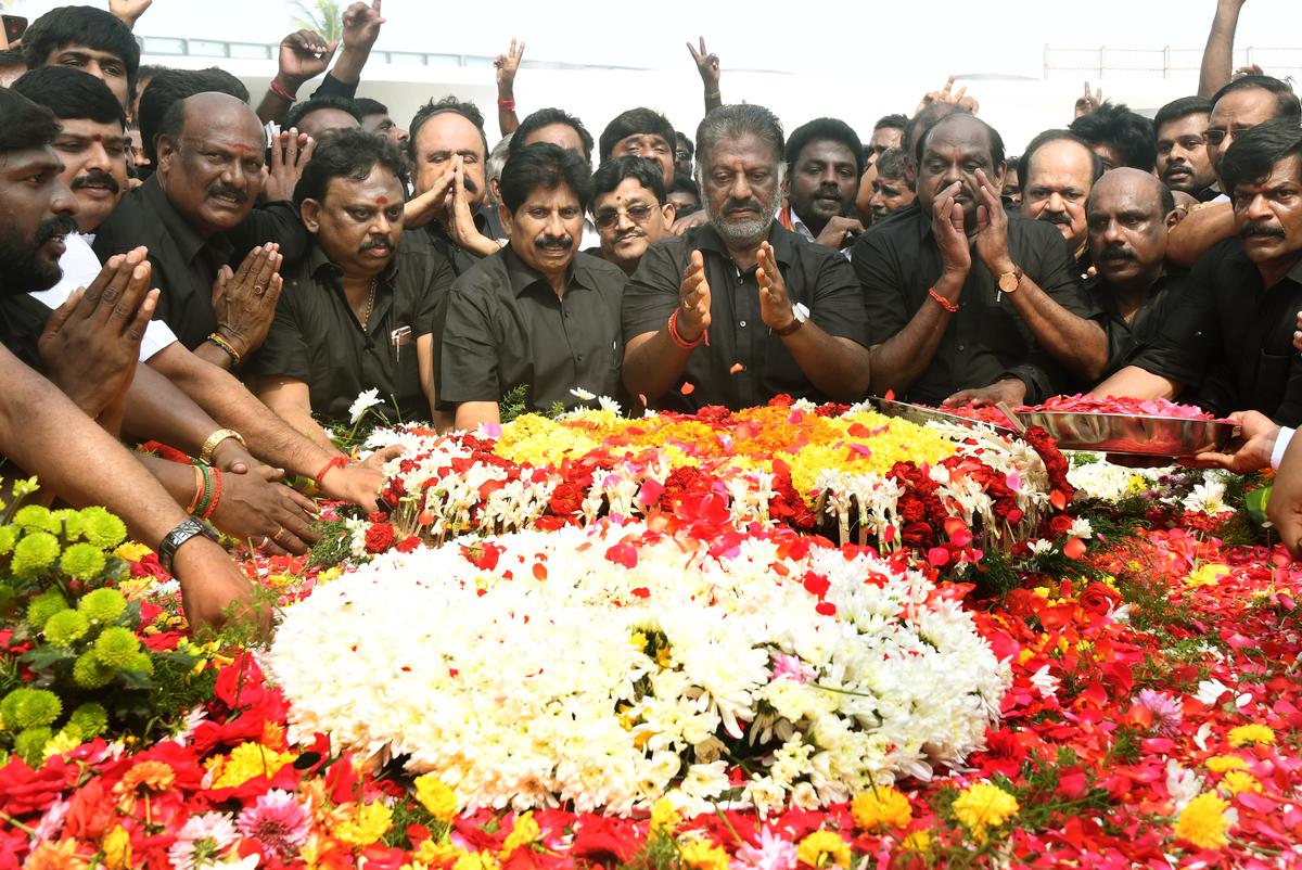 AIADMK’s deposed leader O. Paneerselvam placed a wreath at the memorial of former Chief Minister J Jayalalithaa in Marina beach, Chennai on her sixth death anniversary on December 5, 2022