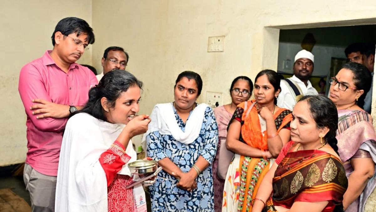 Kurnool Collector inspects mid-day meal kitchens at mandal schools