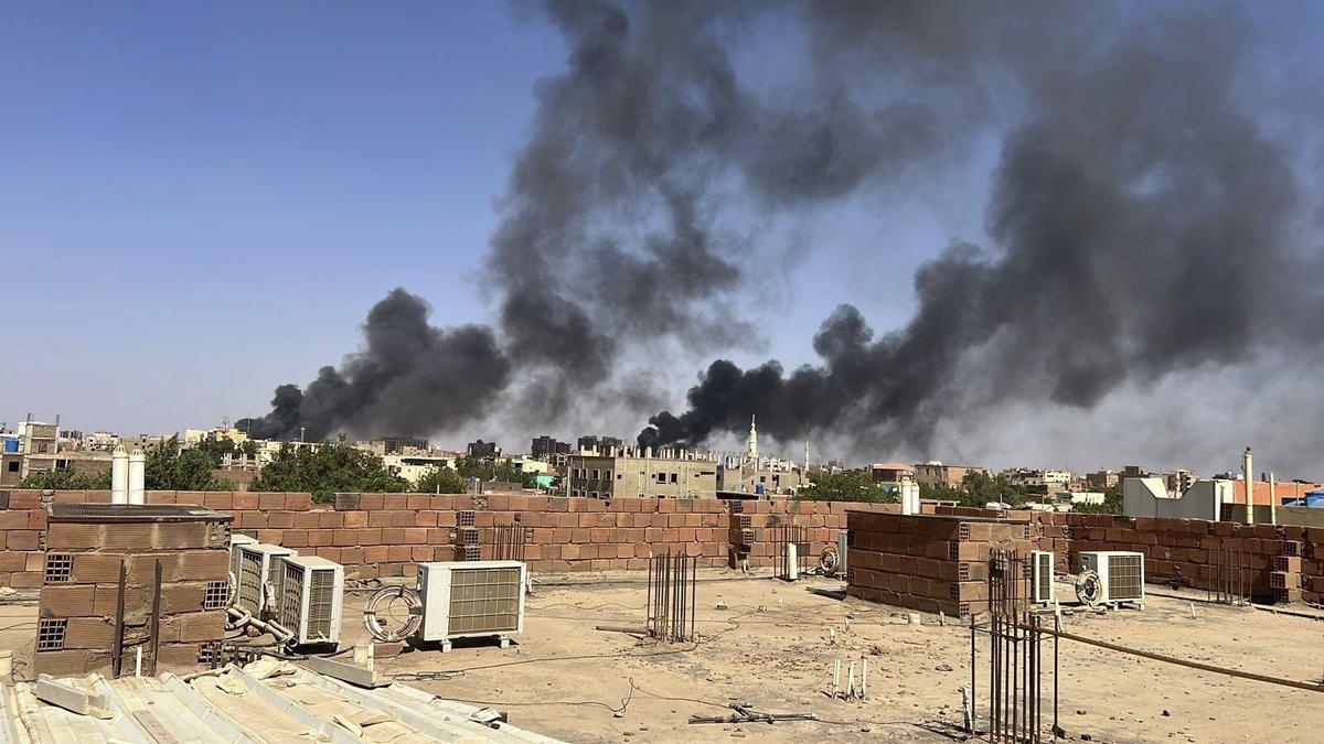 Smoke fills the sky near Doha International Hospital in Khartoum, Sudan on April 21, 2023.  The Muslim Eid al-Fitr holiday, usually filled with prayer, celebration and feasting – was a somber holiday in Sudan, as gunshots were heard in the capital Khartoum and heavy smoke covered the sky. 