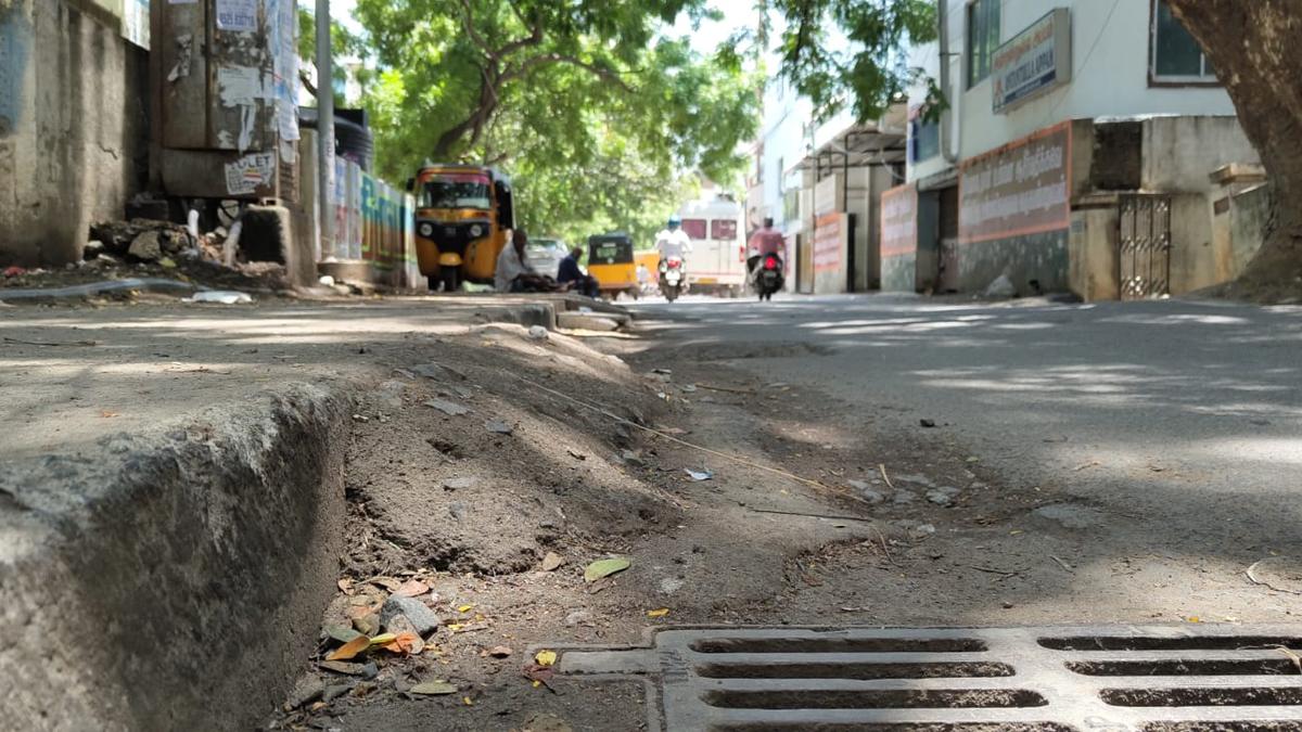 ‘Restore the lost carriageway on Station Border Road’ 