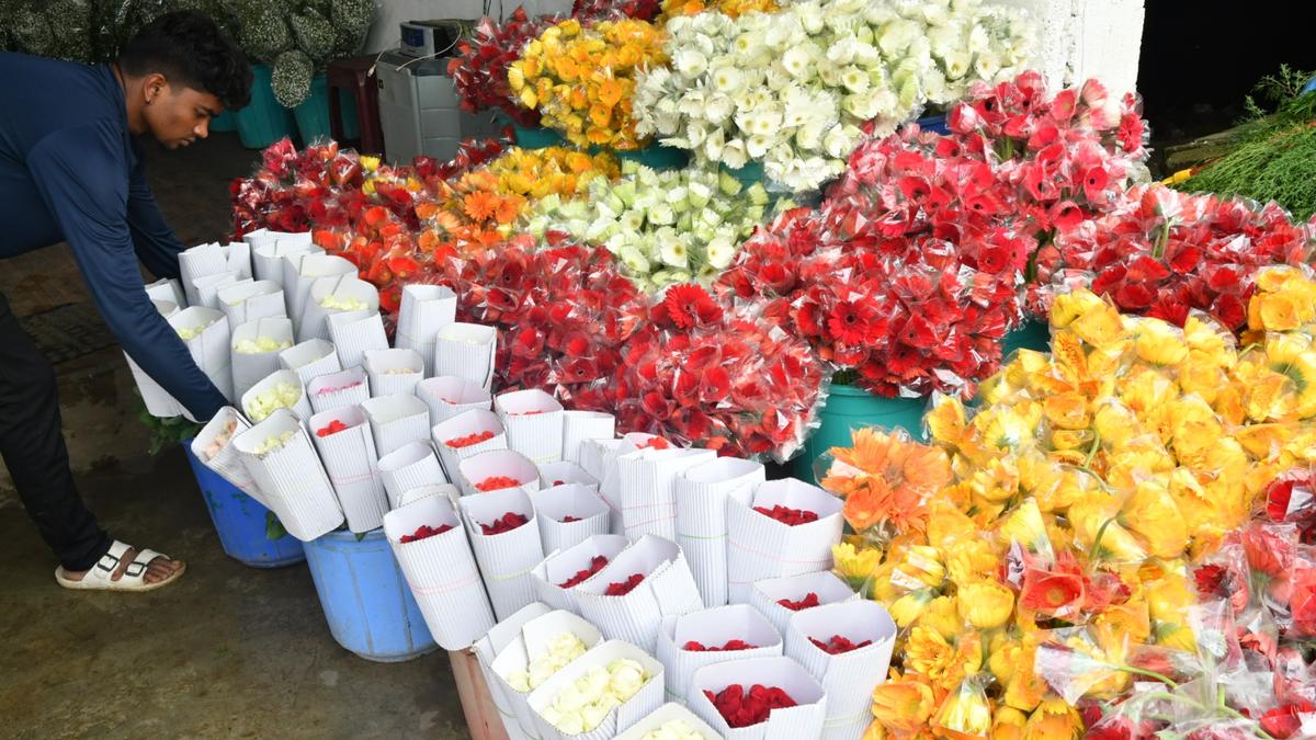T.N. floriculturists fear price slump after Karnataka HC’s order to