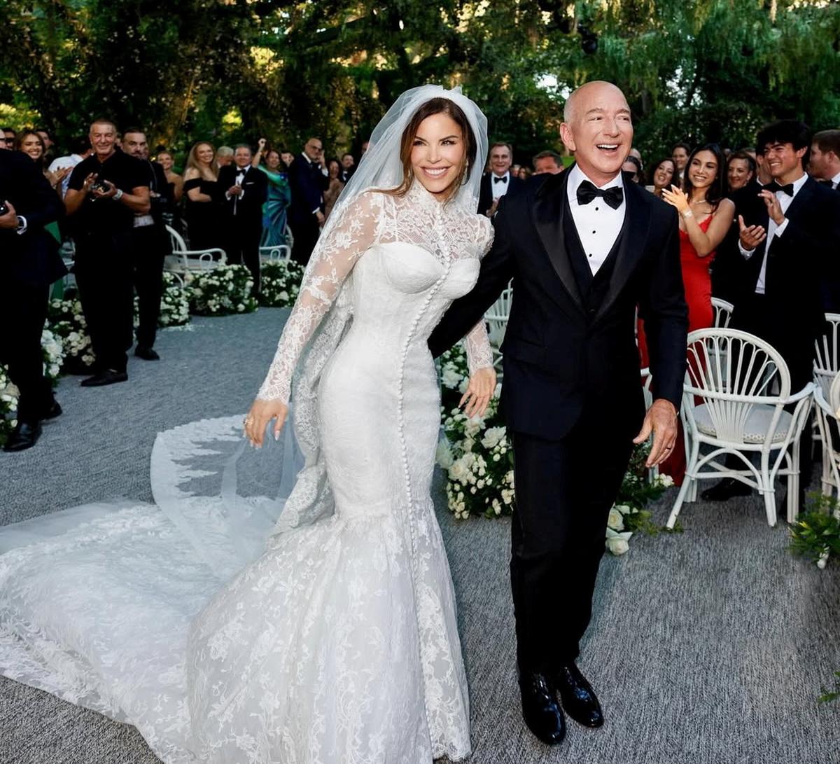 Jeff Bezos weds Lauren Sánchez in lavish Venice ceremony - The Hindu