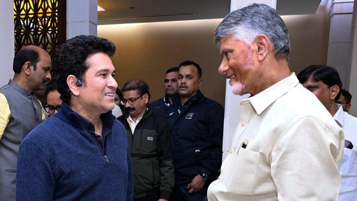 A.P. CM Naidu meets Sachin Tendulkar at Delhi airport