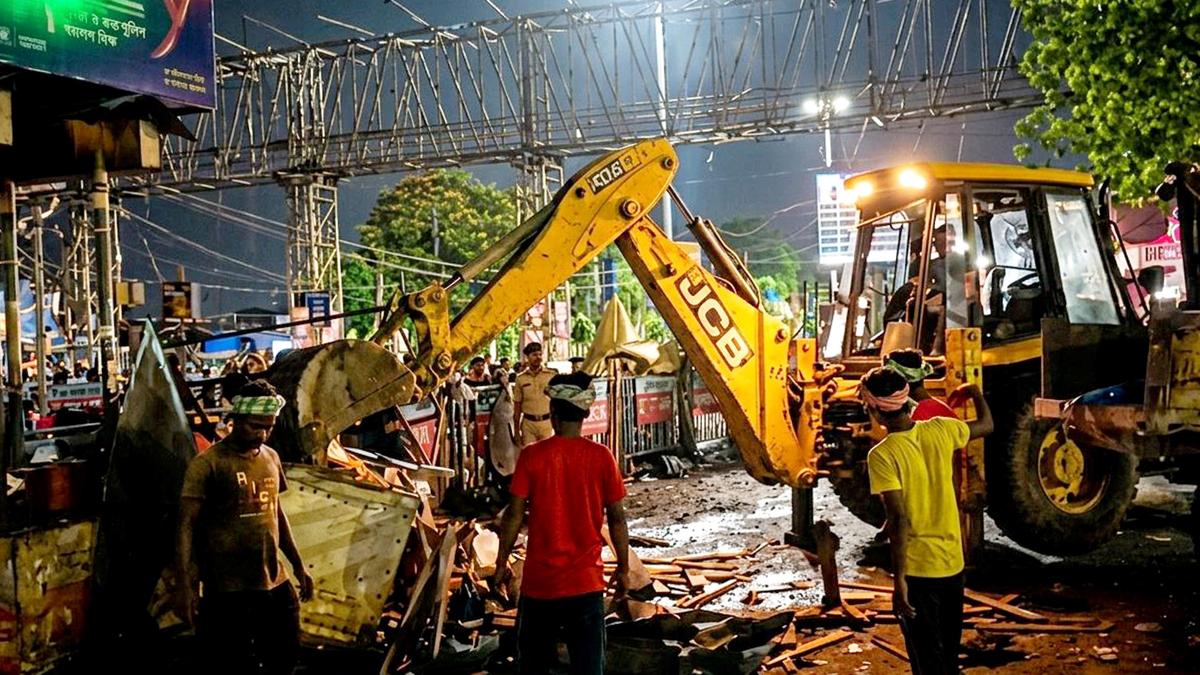 Major anti-encroachment drive conducted to clear out Howrah station area in Bengal