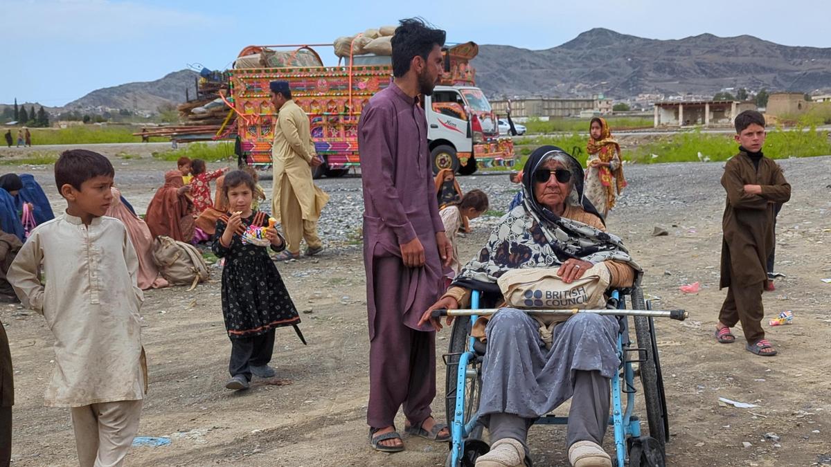 Pakistan says onus on Afghanistan to end hostilities