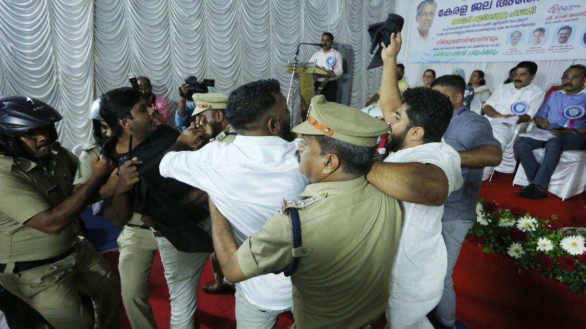 Youth Congress activists protest against Minister demanding solution to sea incursion threat at Kannamaly