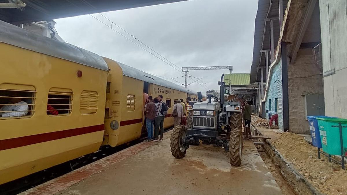 Repair and renovation works on Bengaluru City Railway Station platforms amid moving trains pose safety risk