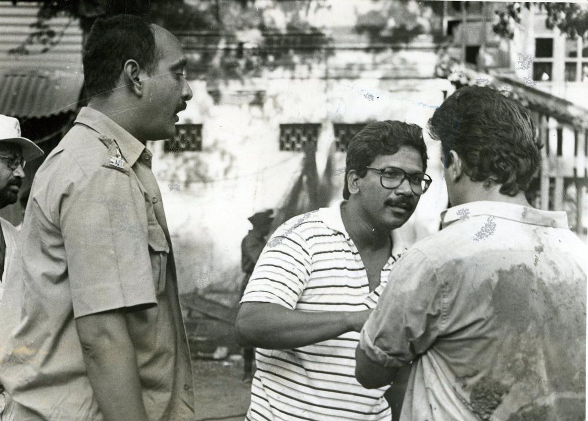 Mani Ratnam gives directions to Kamal Haasan while directing a scene from ‘Nayakan”