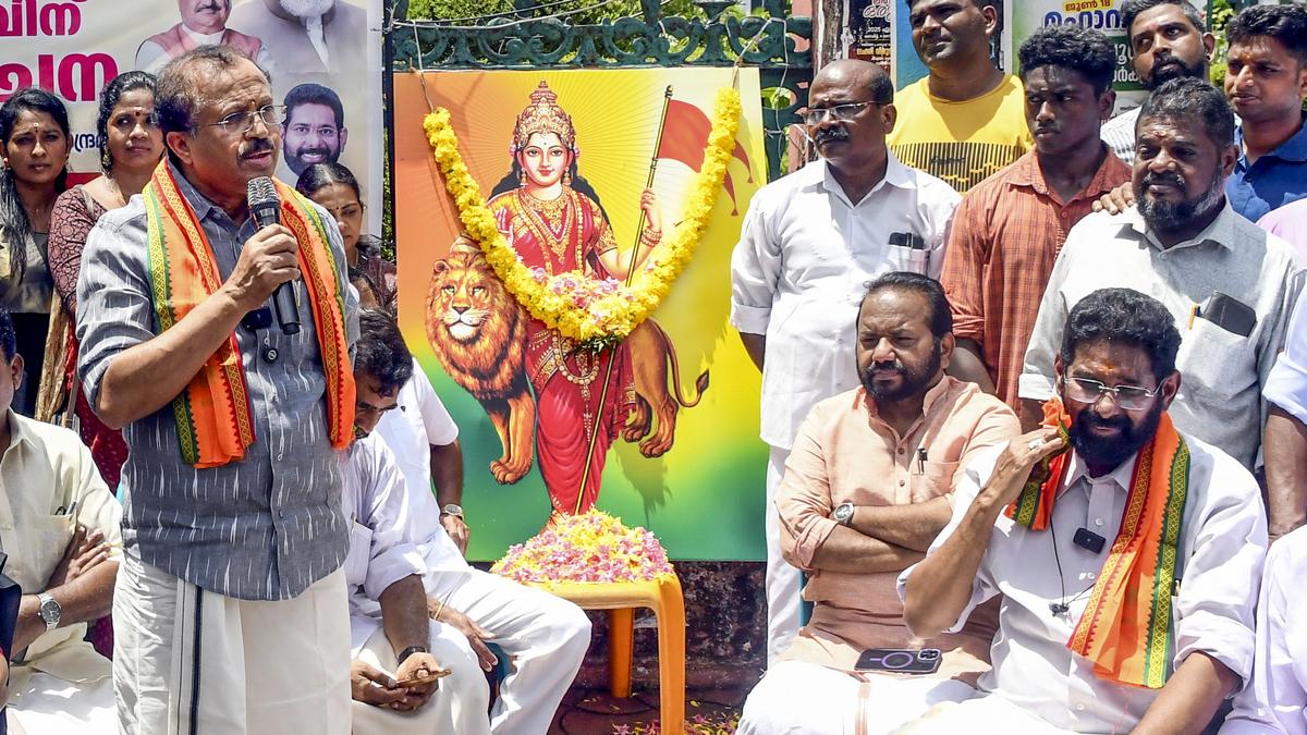 Row between Raj Bhavan and Kerala govt. over Bharat Mata portrait escalates
