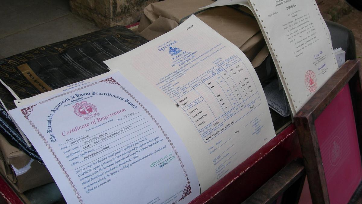 Fake marks card racket busted in Karnataka, three arrested