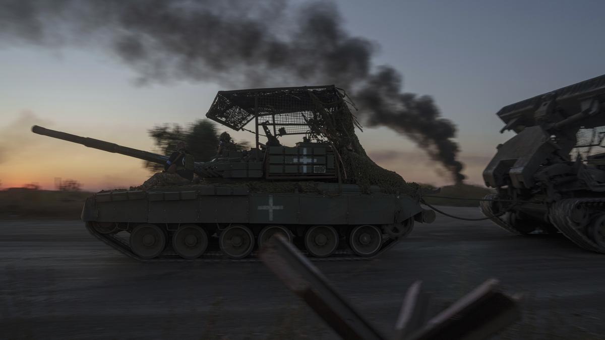 https://th-i.thgim.com/public/incoming/xyn2fd/article70139039.ece/alternates/LANDSCAPE_1200/Ukraine_Russia__87591.jpg