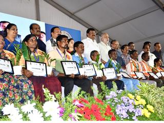 50 years of KSPCB: CM proposes award in name of Saalumarada Thimmakka - The Hindu