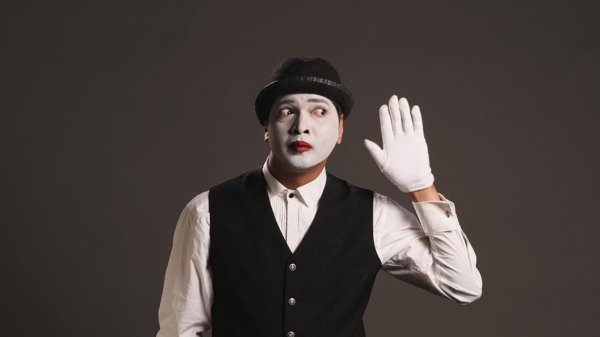 Mime artiste Kunal Motling weaves tales without words