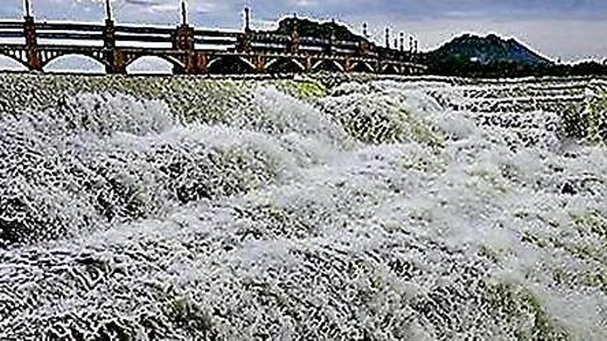 Water level in Mettur dam stands at 80.33 feet
