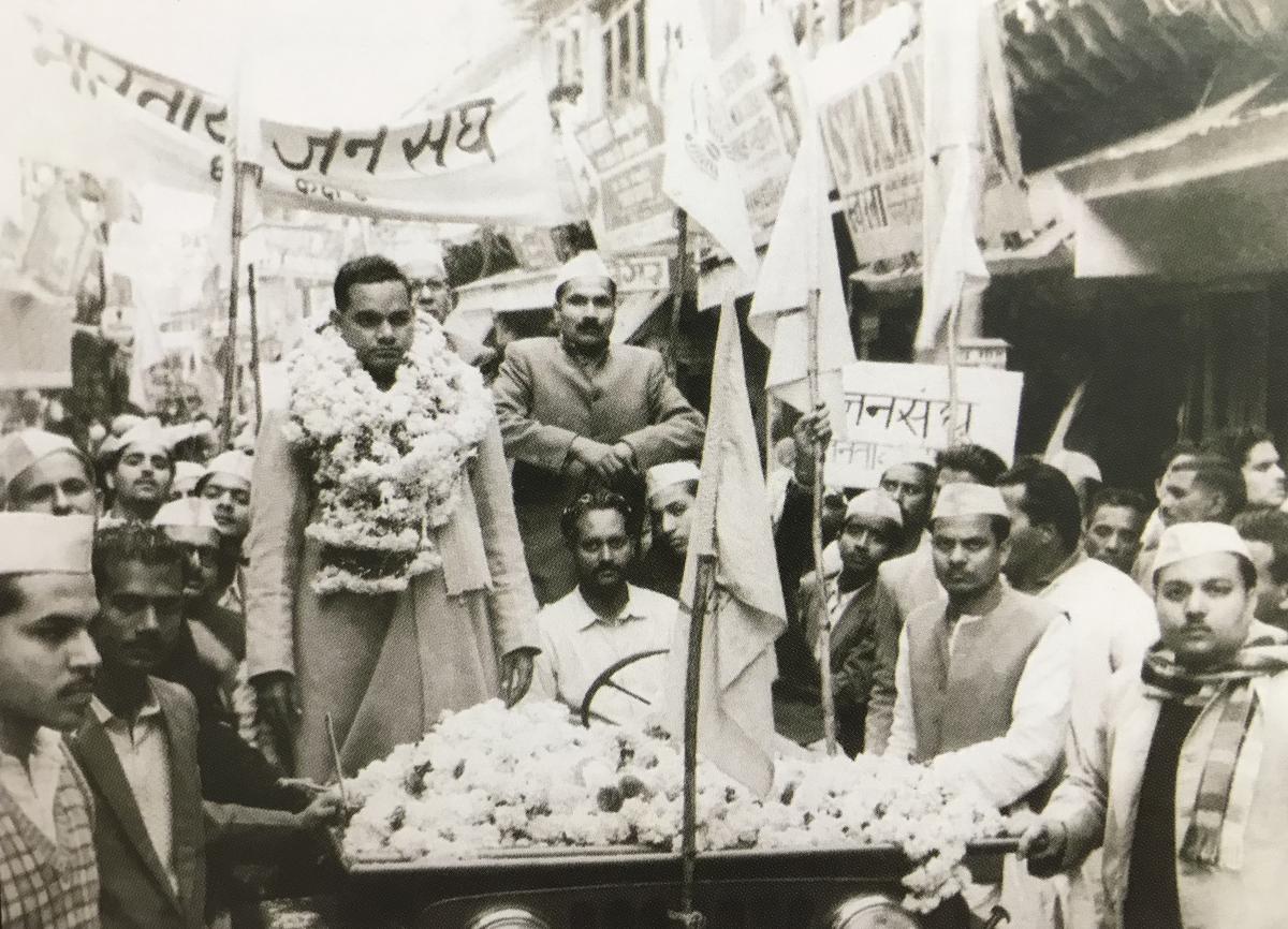 A typical campaign photograph of Vajpayee from the late 1950s.