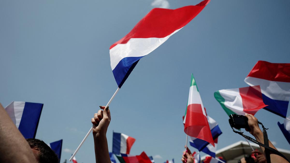 Big-name porn sites back online in France after age check row