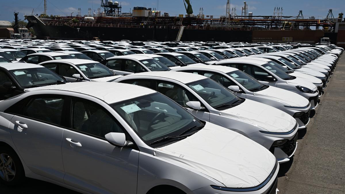 Centre cuts import duty on electric cars in lieu of local manufacturing