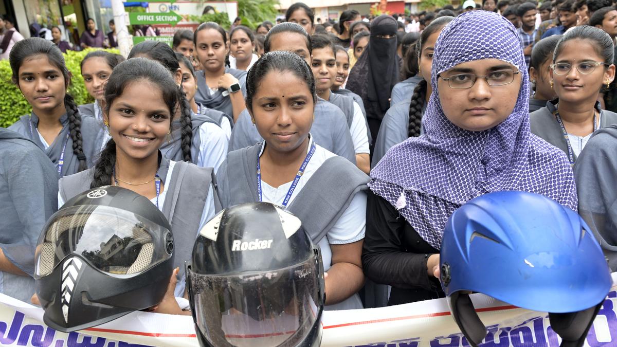 Police Commissioner flags off awareness rally on road accidents in Vijayawada